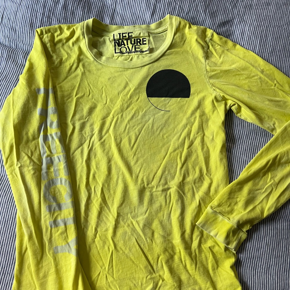 Free city long sleeve tee